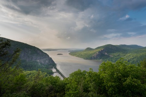 Storm King Mountain Is An Easy Hike In New York That Takes You To An Unforgettable View