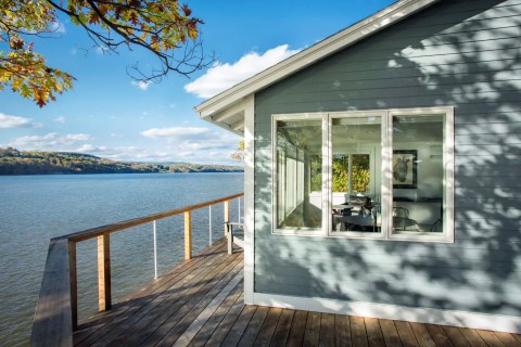 Spend A Weekend At This Dreamy Modern Cottage Right On The Hudson River