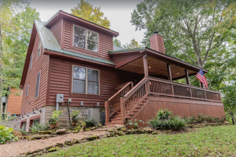 Relax In Luxury On The Lake At This Hidden Gem Cabin In Kentucky