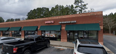 This Family-Owned Shop In Georgia Makes Donuts Fresh Every Single Morning