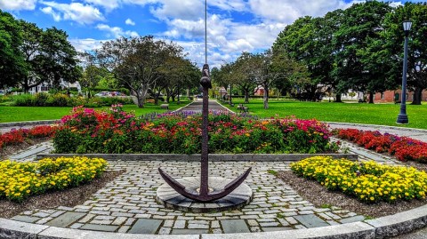 This 10-Acre Waterfront Park In New Hampshire Offers The Most Calming Walking Paths