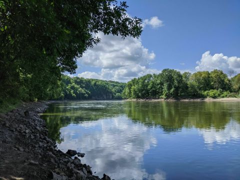 Cedar Cliff Trail Is An Easy Hike In Iowa That Takes You To An Unforgettable View