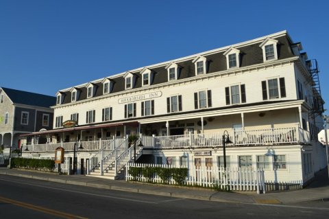 It's Time For Rhode Island's Enchanting Harbor Grill To Reopen, Marking The Countdown To Summer