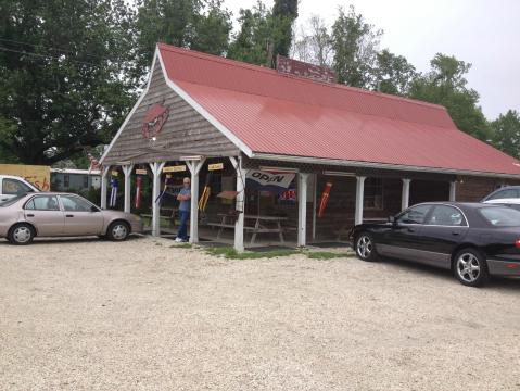 Get A Dose Of Coastal Charm At Metompkin Seafood, A Virginia Hole-In-The-Wall Restaurant You'll Love