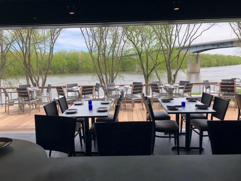 This Award-Winning Connecticut Restaurant Has A Waterfront View At Every Table That You Won't Want To Miss