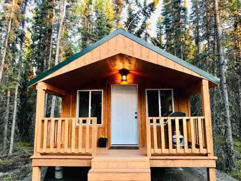 Have The Quintessential Alaskan Experience In This Cozy Dry Cabin In The Woods