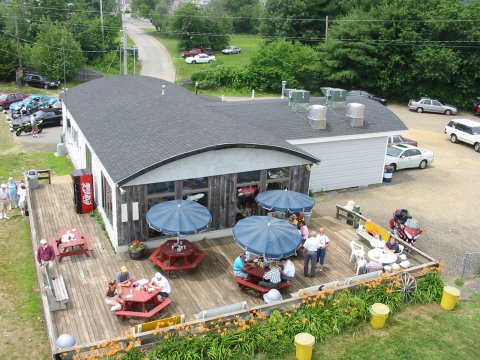 Both A Restaurant And An Airport, New Hampshire's Airfield Cafe Is An Underrated Day Trip Destination