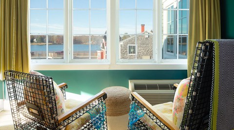 The Most Maine Experience You Can Have Is An Overnight Stay In This Lobster Themed Suite