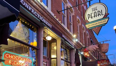 The Ice Cream Parlor In Wisconsin That's So Worth Waiting In Line For