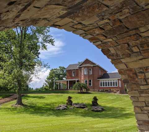 If You Stay At The Enchanting Havisham House In Illinois, You May Never Want To Leave