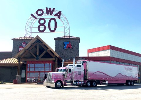 You'll Love The 50-Foot Long Salad Bar And Buffet At This Yummy Iowa Restaurant