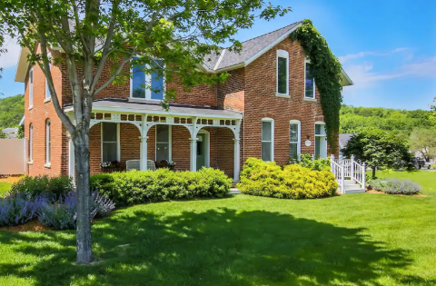 This Village House Inn In Minnesota Is The Ultimate Countryside Getaway