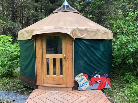 The Nauti Otter Inn In Alaska Has A Yurt Village That's Absolutely To Die For