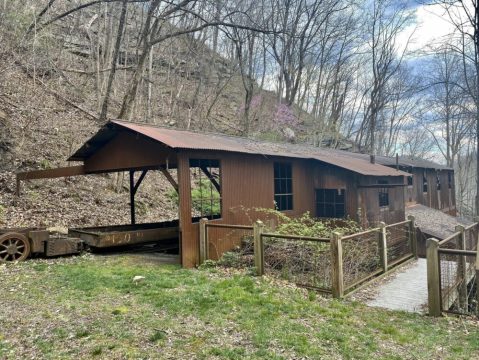 The Spooky West Virginia Hike That Will Lead You Somewhere Deserted