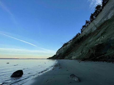 The Unique, Out-Of-The-Way Glass Beach In Washington That's Always Worth A Visit