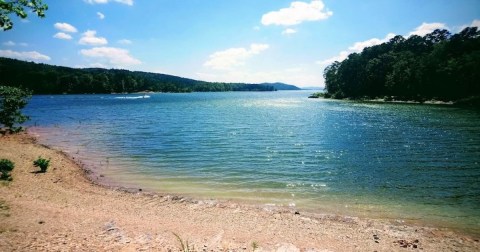 The Clearest Lake In Arkansas Is Almost Too Beautiful To Be Real