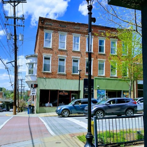 The Dirty Bird Is A Hole-In-The-Wall Market In West Virginia With Some Of The Best Fried Chicken In Town