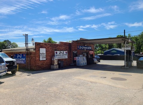 Visit J&J Grocery And Deli For One Of Alabama's Best Burgers