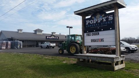 Poppy's Is A Hole-In-The-Wall Market In Kentucky With Some Of The Best Fried Chicken In Town