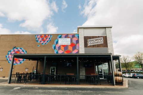 The Best Appetizer In Kentucky May Just Be The Massive Pretzel And Beer Cheese On This Outdoor Patio