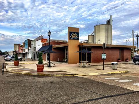 The Brick Oven Baked Pizza At Arkansas' Smoke House Pizzeria Can't Be Beat   