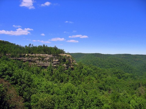 The Magnificent Balanced Rock Trail In Kentucky That Will Lead You To A Hidden Overlook