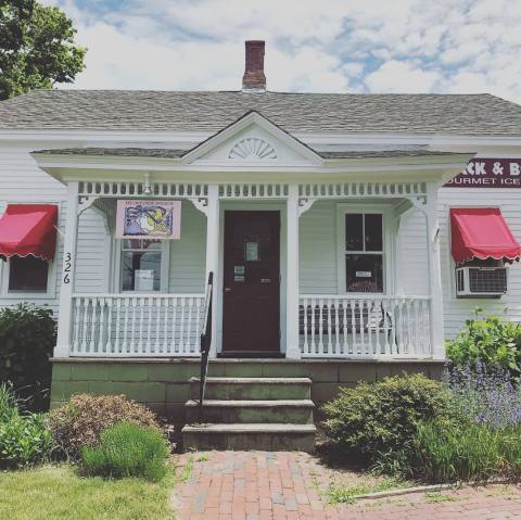 Chocoholics Will Melt Over Hot Chocolate Sparrow, A Sweet Dessert Cafe In Massachusetts