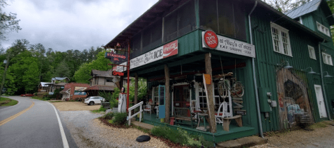 The Open Door at Alley’s Ol Store In Georgia Is A Tucked Away Eatery Bursting With Character