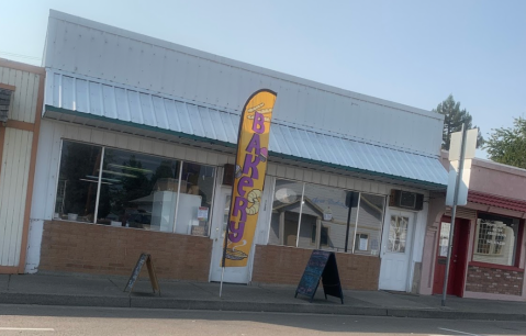 The Tasty Treats At Sweet Confections In Riddle, Oregon Are Almost Too Beautiful To Eat