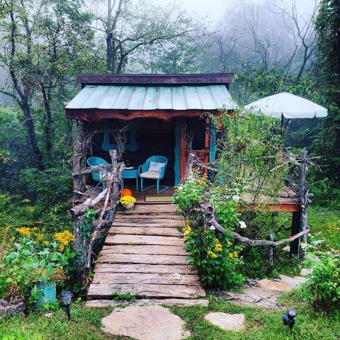 Experience A Fairytale Come To Life When You Stay At The Hobbit Themed Treehouse In North Carolina