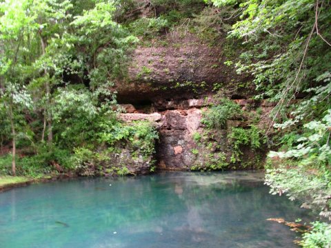 This Hidden Natural Spring In Iowa Has Some Of The Bluest Water In The State