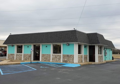 Home Of The Doughnut Burger, Bubby's Diner In Alabama Is A New 50s-Style Diner You've Got To Try