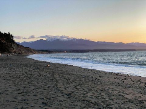 Walk Alongside The Ocean On The 10-Mile Dungeness Spit Trail In Washington