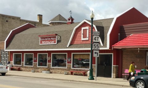 The One-Of-A-Kind Farm Inn' On Main In Wisconsin Serves Up Fresh Homemade Pie To Die For