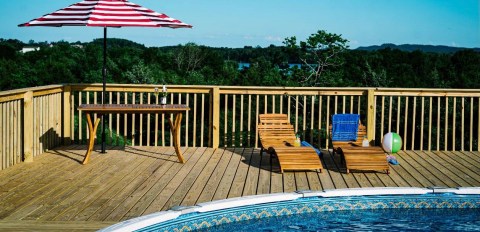 With Lake Views From The Pool, Enjoy A Staycation At This Relaxing Bed And Breakfast In Kentucky