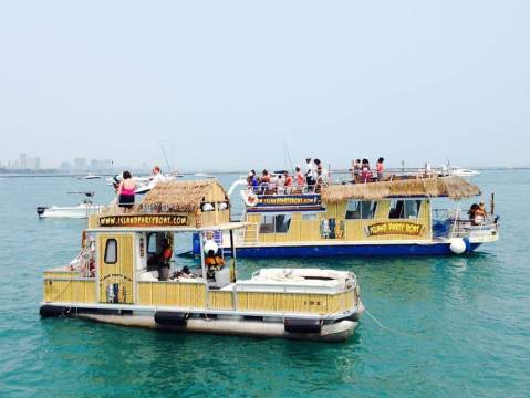 Rent Your Own Two-Story Party Boat In Illinois For An Amazing Time On The Water