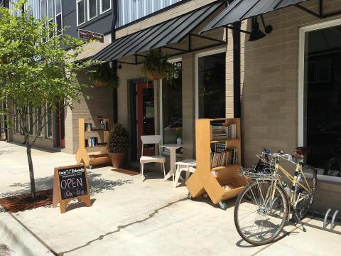 Sip Wine While You Read At This One-Of-A-Kind Bookstore Bar In Arkansas