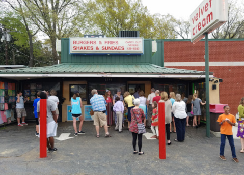 This Sugary-Sweet Ice Cream Shop In Mississippi Serves Enormous Portions You’ll Love