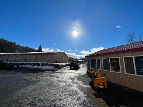 Everyone In Maine Should Visit The Epic Willows Flea Market At Least Once