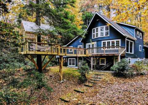 Wake Up On Top Of A Mountain At This Pocono Mountains Airbnb In Pennsylvania