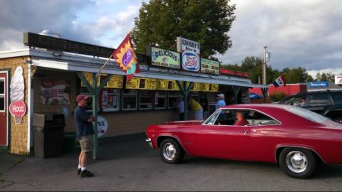 Crosby’s Drive-In Is A Little-Known Maine Restaurant That's In The Middle Of Nowhere, But Worth The Drive