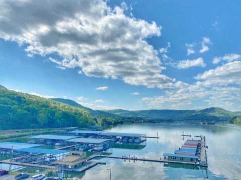 This Summer, Take A Tennessee Vacation On A Floating Cabin On Nickajack Lake