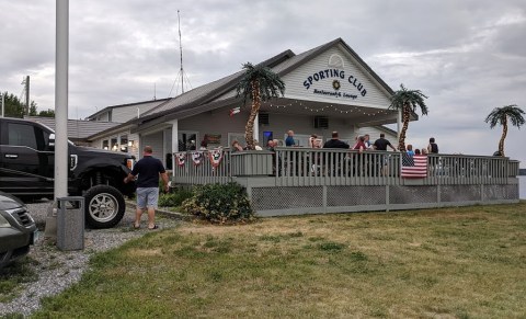 Visiting This Middle-Of-Nowhere Maine Restaurant Is Like Taking A Daylong Vacation