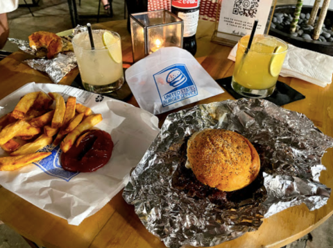 This Post-Office Themed Restaurant In Florida, USBS, Has An Extraordinary Burger