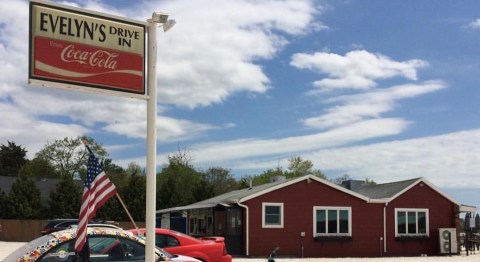 Evelyn's Drive-In Is A Tiny, Old-School Drive-In That Might Be One Of The Best Kept Secrets In Rhode Island