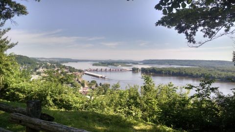 Bellevue State Park Is A Gorgeous Forest Trail In Iowa That Will Take You To A Hidden Overlook