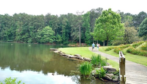 Take A Stroll Along This Short And Easy Garden Trail In Alabama For The Perfect Summer Afternoon