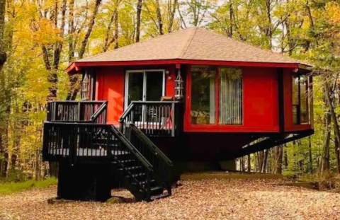 Go On An Out-Of-This-World Adventure At The Space Place, An Octagon-Shaped Airbnb In Pennsylvania