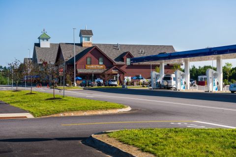 This Roadside Rest Stop In New Hampshire Is Known For Their Incredible Baked Goods