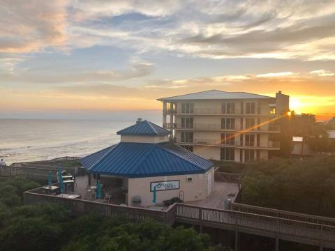 Crabby Steve’s In Florida Is A Low-Key Al Fresco Hideaway With The Best Seafood